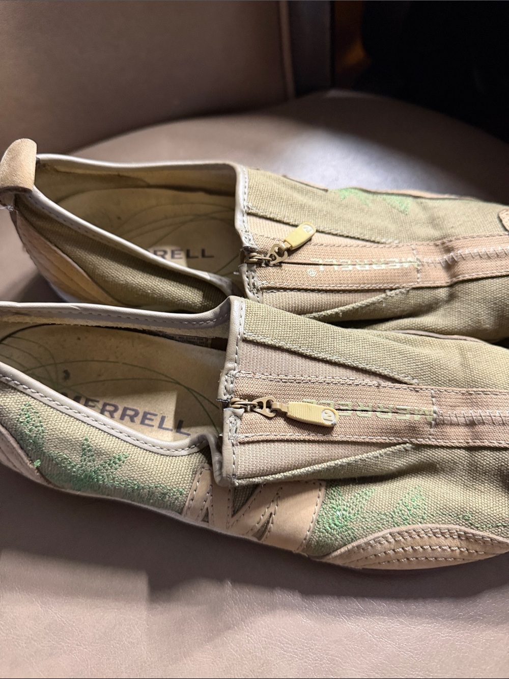 Women's slip-on casual shoes